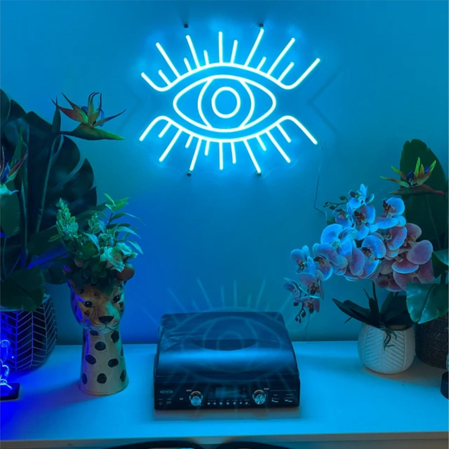 'Devil's eye'neon sign